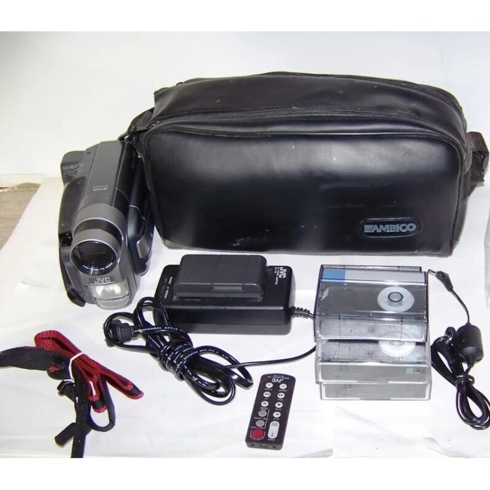 JVC Compact Super VHS-C Camcorder GR-SXM340U 600x Zoom Bundle Tested
